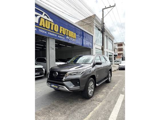 TOYOTA HILUX SW4 2.8 D-4D TURBO DIESEL SRX 7L 4X4 AUTOMÁTICO